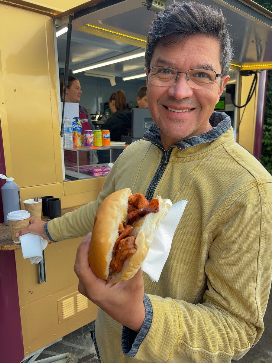 EmmaYuferaRuiz's tweet photo. Rugby Mum morning watching Javi @HADRugby1 and enjoying coffee and bacon baps from the schools own rugby hut! #ruckandroast https://t.co/vzdtuLcZCS