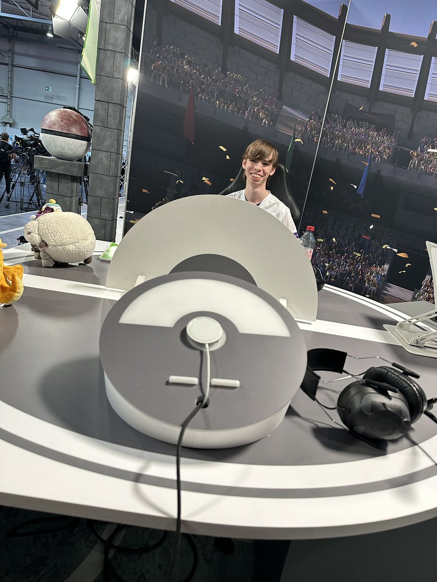 On a date, kinda nervous 
#PlayPokemon