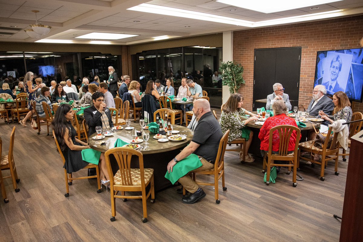 SleepKid's tweet image. Joan C. Edwards School of Medicine Homecoming Weekend- a celebration of those graduates in 1984, 1989, 1994, 1999, all the way to 2014-so many stories, so much success, such a wonderful Family - Go Herd!!! 🧑🏻‍🎓👨🏻‍🎓🥰