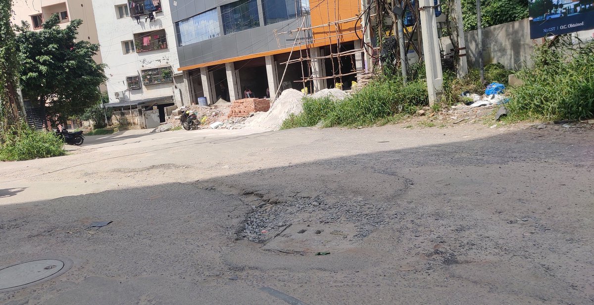 Citizen_TS's tweet photo. #attapur #eeshwar theatre till erraboda roads are in worst situation
Requesting again, Sir @ZC_Charminar @DCRajendraNaga1 @EE_RJNR @Ae_attapur61 pls visit via bike n know d reality n pain of commuters ๐
#Hyderabad #Hyderabadrains
@CommissionrGHMC @GHMCOnline @PrlsecyMAUD https://t.co/ITKE0iama5