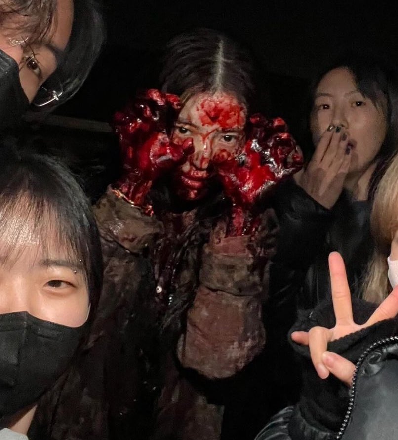 soheelicious's tweet photo. she always delivers in the ‘women covered in blood’ department https://t.co/4oASv9A6XX