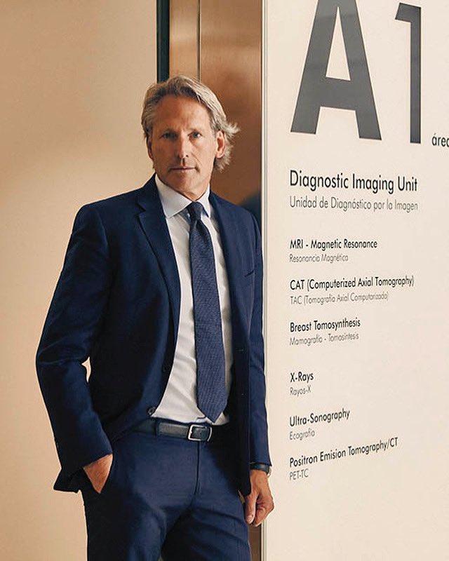 Buenos días. Soy Marco Vricella. Desde niño tuve claro mi vocación profesional, quería ser médico. 

Adoro mi trabajo. La #cirugíaestética ofrece los procedimientos médicos más creativos y artísticos, lo que le permite ver su verdadera belleza personal.  #marcovricella