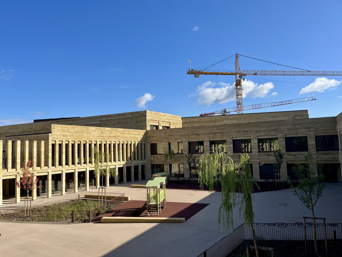 🏫 Le soleil est revenu ce matin à Châtenay-Malabry pour inaugurer la nouvelle école primaire Voltaire à LaVallée ! Une construction innovante, exemplaire en termes de développement durable où tout a été conçu pour que les élèves puissent s’y épanouir et réussir !