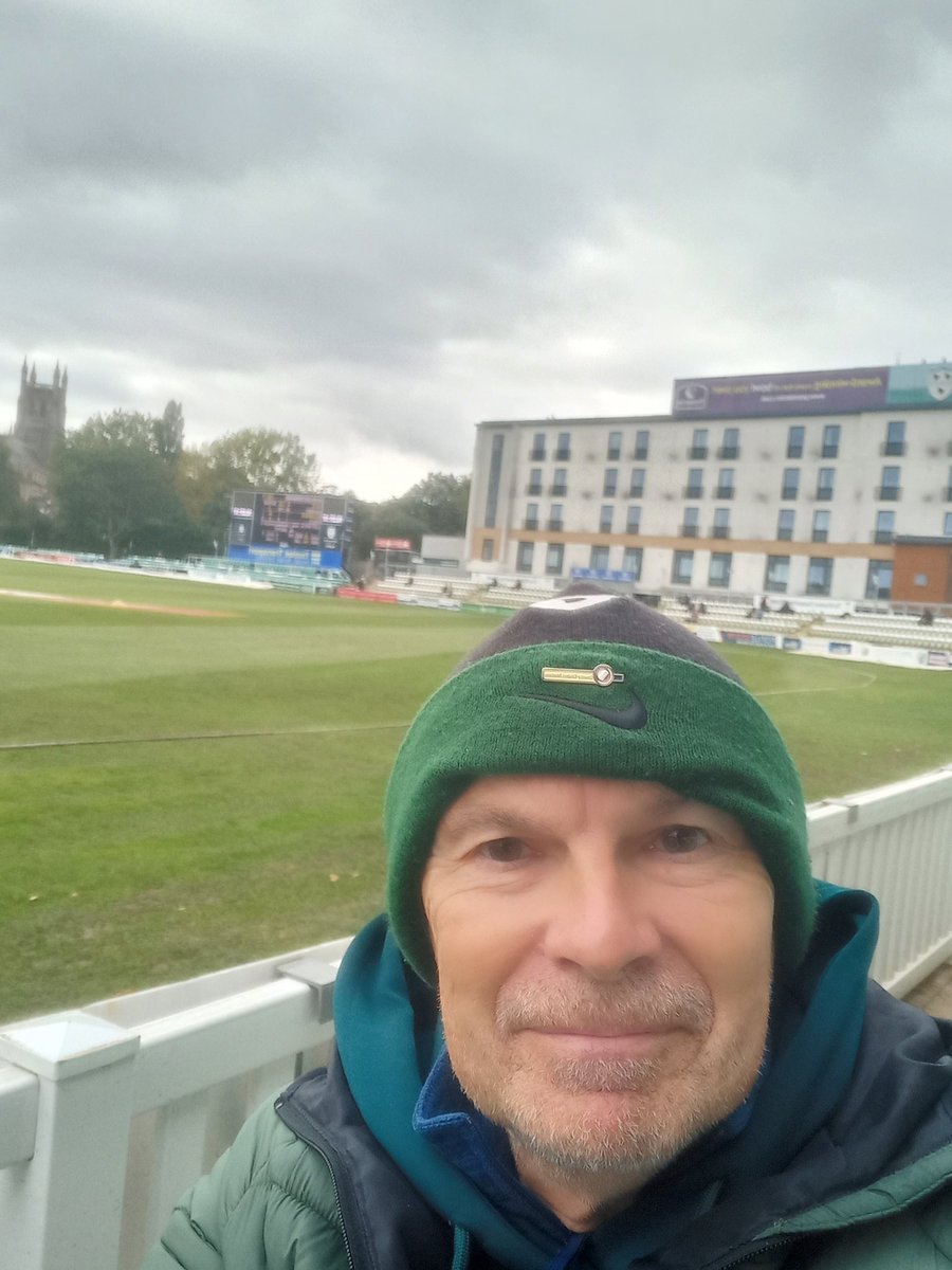 Wrapped up ready for my last day of 2024 season at New Road. <a href="/MattersCounty/">County Cricket Matters</a> <a href="/WorcsCCC/">🏆 Worcestershire CCC</a>