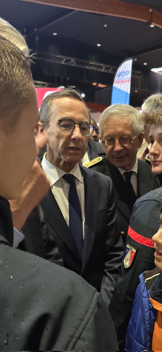PaulHadrienD's tweet photo. 🚒 130e Congrès National des Pompiers

Ce matin, j'étais présent avec nos nouveaux Premier Ministre @MichelBarnier et Ministre de l'Intérieur @BrunoRetailleau pour leur visite.

💪 @BrunoRetailleau a affirmé son soutien à la jeunesse de droite : "Tenez bon, la période l'exige" https://t.co/PFNmbfGrtP