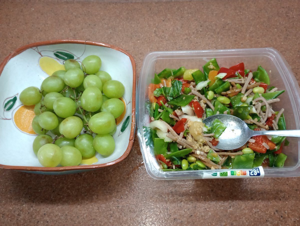 Lunch. 'Vegetarische Overblijvers'. <a href="/albertheijn/">Albert Heijn</a>  
ah.nl/over-ah/beter-…