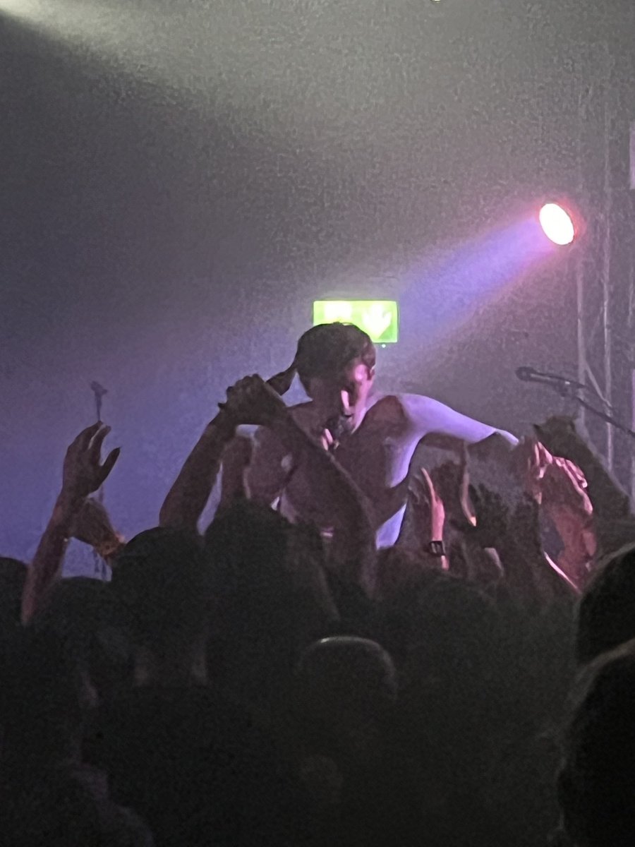 onlyonestevo's tweet photo. Coruscating performance from ⁦@shamebanduk⁩ last night. An hour of full throttle rock n roll #fablus ⁦@ParishHudd⁩ https://t.co/Hhp6NWVYxM