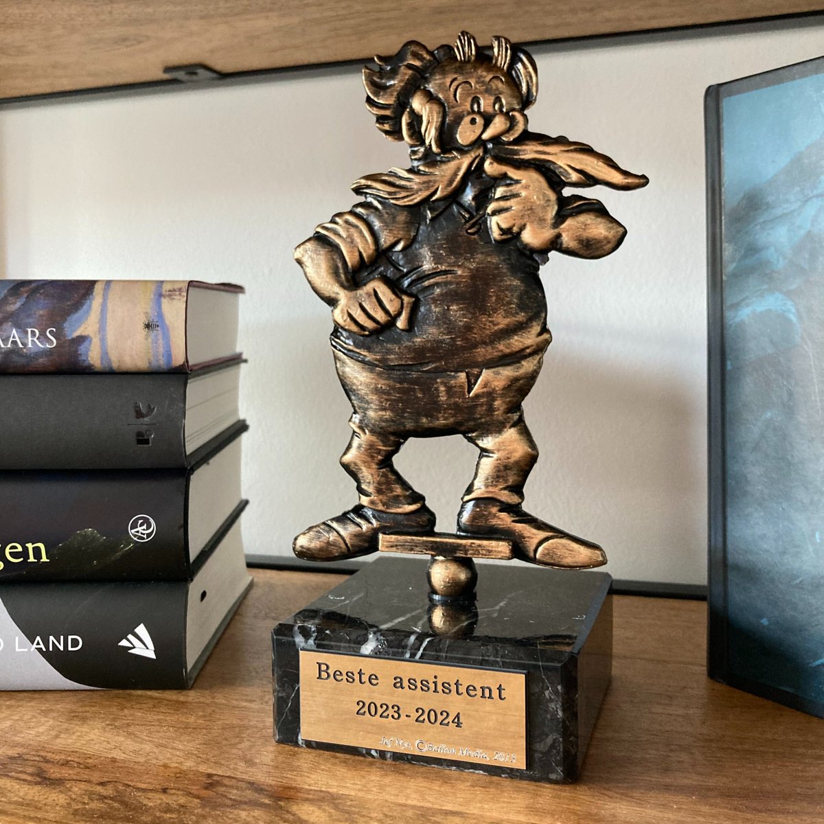 It was the nicest surprise to receive the students’ award for best teaching assistant in our philosophy program at @UAntwerpenFLW. I’m sure that I learn at least as much from my students as, I hope, they do from me.