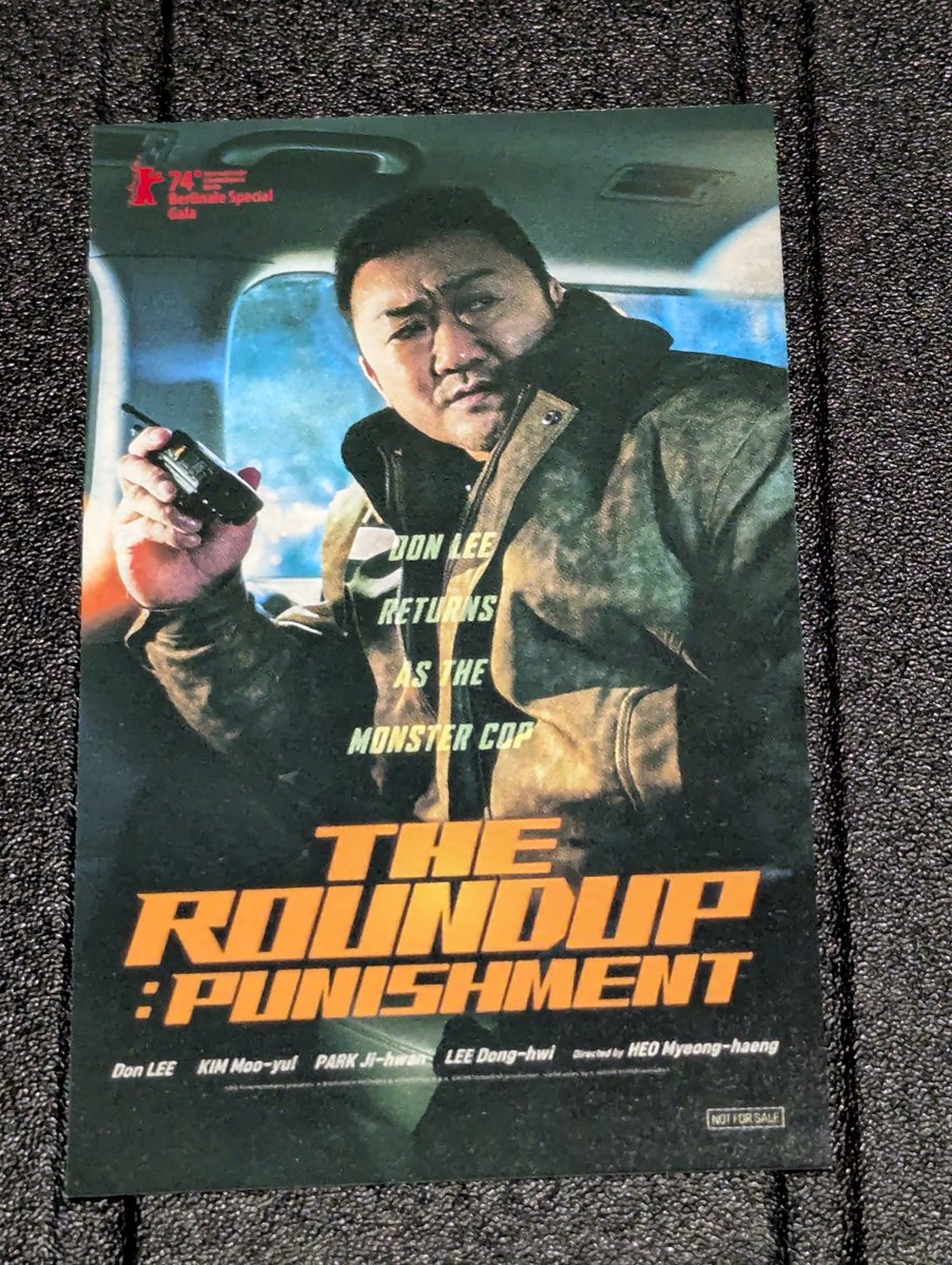 hiro3d's tweet photo. 『犯罪都市 PUNISHMENT』
を観てきた。
相変わらず説得力のある重いパンチです。
馴染みのキャラクターは出て来るだけで笑えます。
入場時にカードを貰った。
欧米仕様の宣材？
#DonLee #マ・ドンソク https://t.co/hNo02pT403