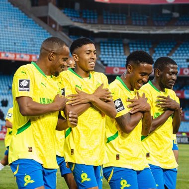 cozmino_'s tweet image. Retweet for Sundowns.       Like for Kaizer Chiefs