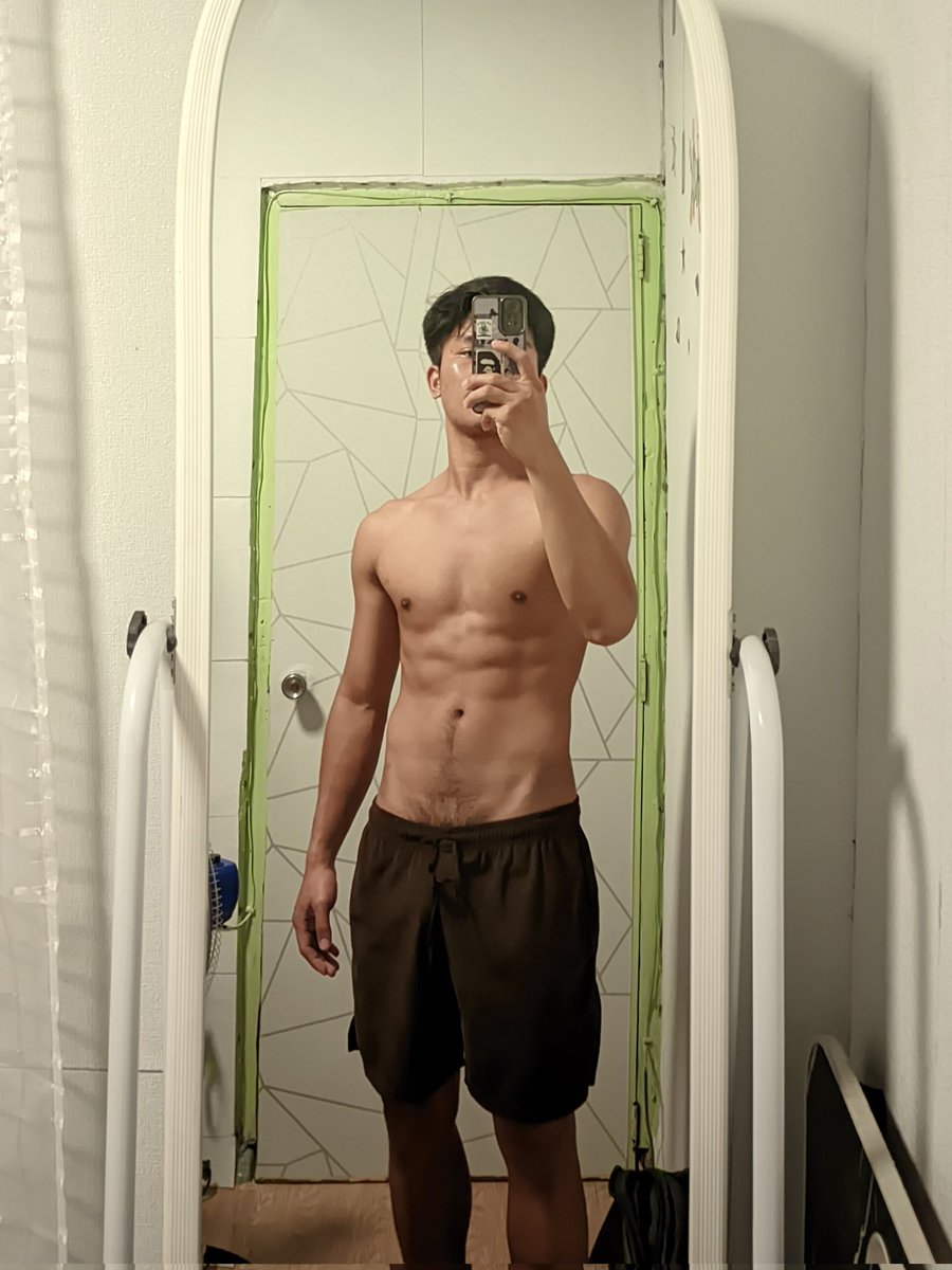 bohn_duen's tweet photo. new vid upload later, visit my tg, https://t.co/Mj3rl6GcWJ https://t.co/ivyj5M2QzL