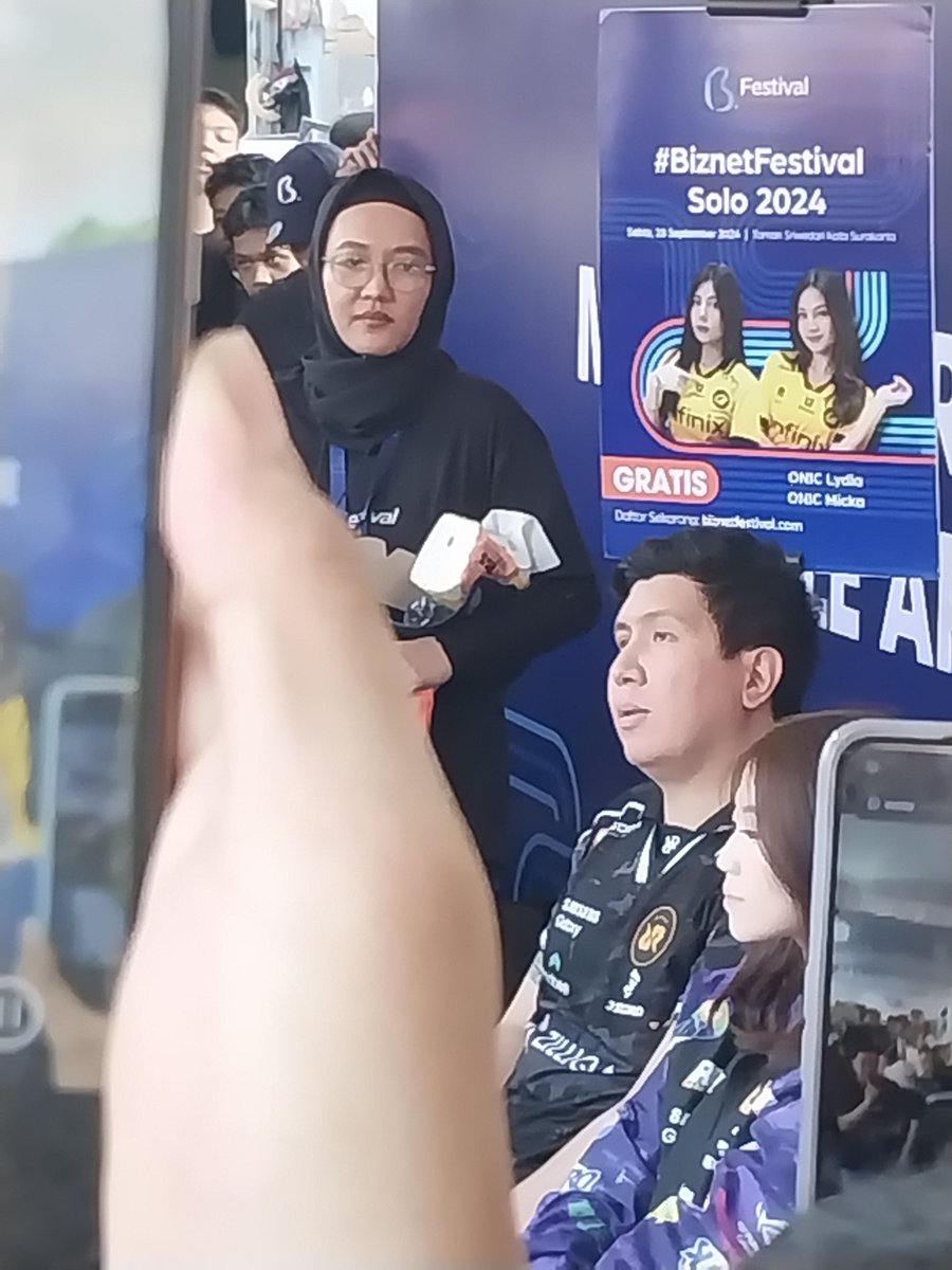 joellejoestars's tweet photo. Life achievement unlocked 🔓 : bertemu langsung dengan bang windah alomani,, 🫵🏻 😋
(sfx : lagu kemenangan bang windah)
.
#WindahBasudara #BiznetFestival #Alomani #Anomali #Lemonilo #BocilReplay #FWB #BocilAbsen https://t.co/ghJEezEk1Z