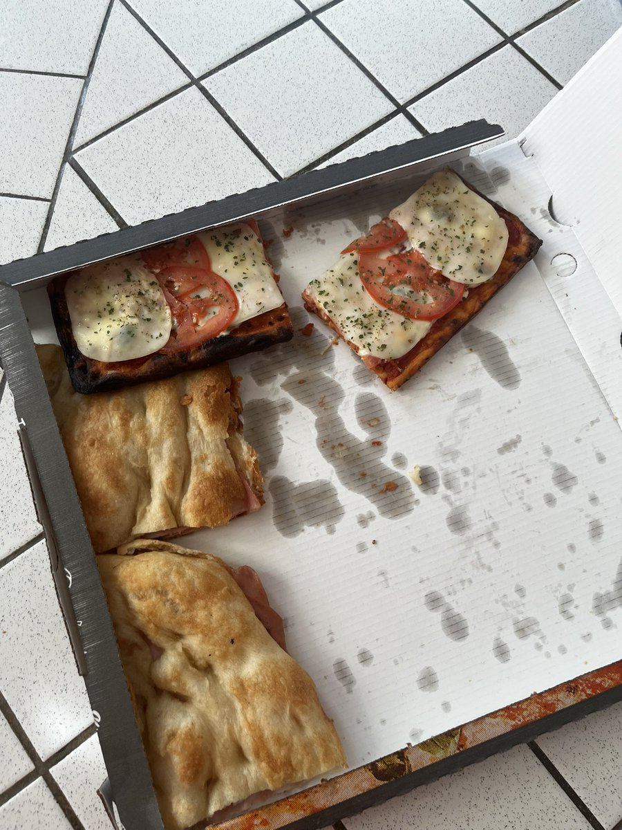 dfrasca80's tweet photo. This is what I eat for breakfast or a snack (11:40 am), and this is each day when I am in Rome (visiting).
#visitingfamily #superfull https://t.co/UCFeqiLb5y