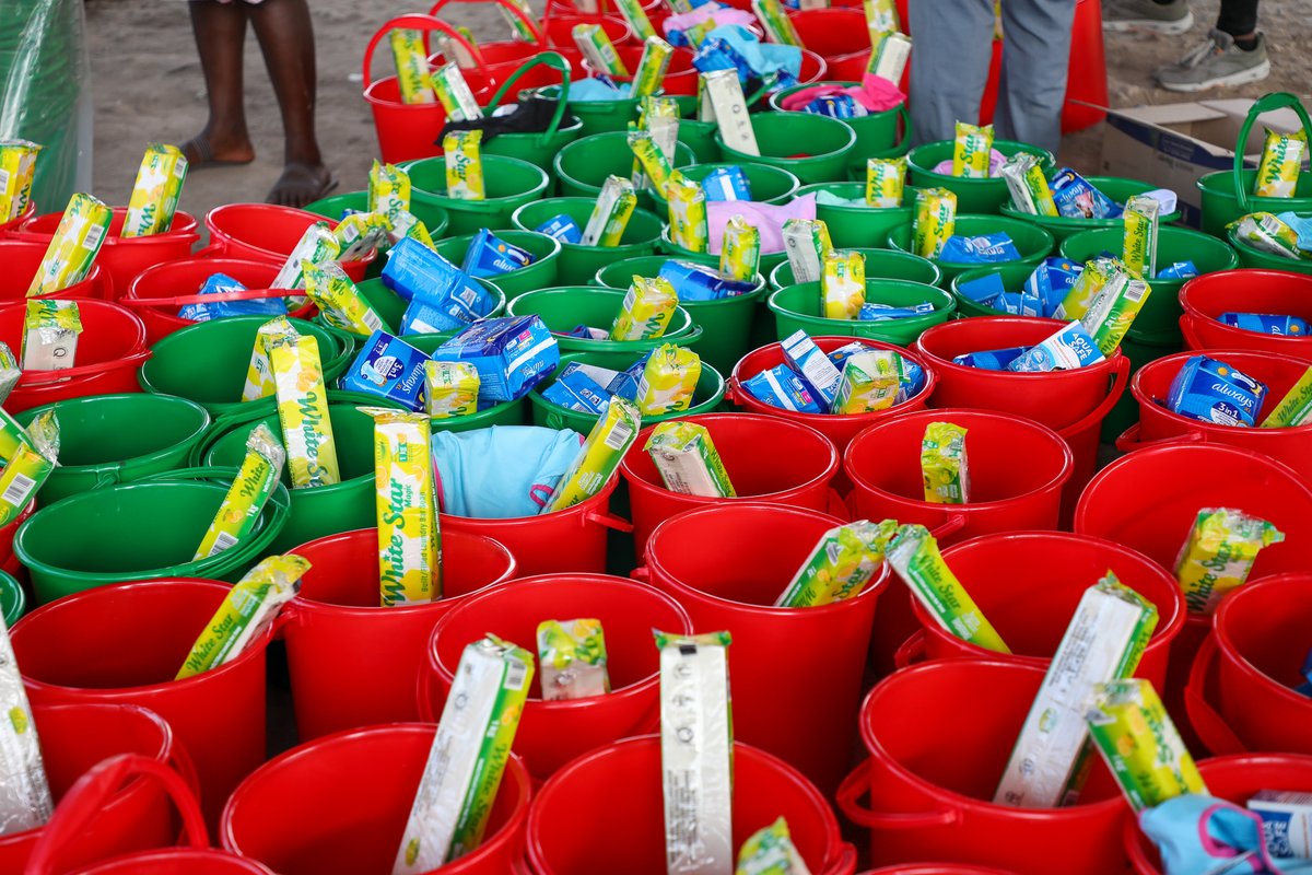 savechildrenug's tweet photo. Save the Children in partnership with #StartNetwork has distributed core relief items to families affected by floods in Kanara town council, Ntoroko district. The items including soap, buckets, sanitary pads, clothes, etc, will help families cope with their new reality. https://t.co/4E0AqEdZcN