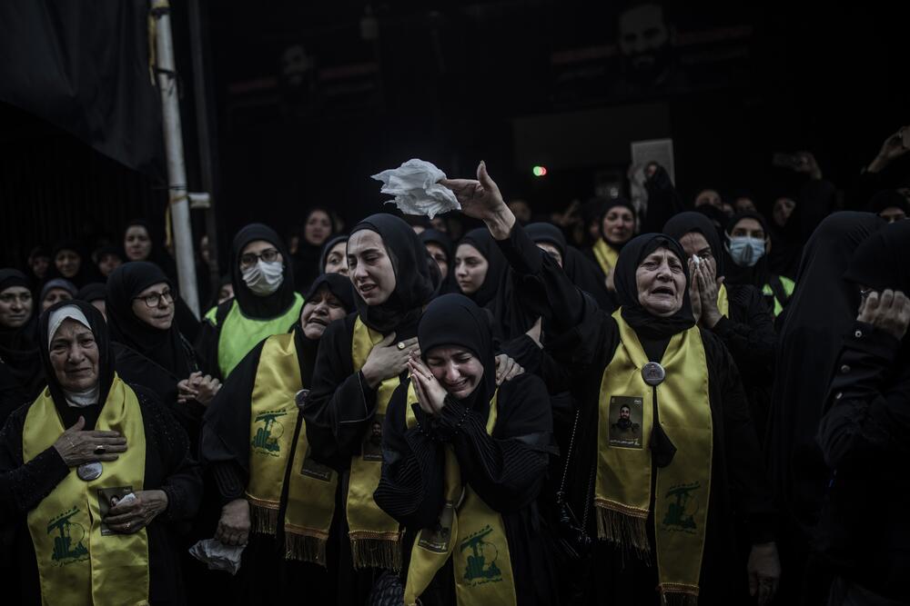 💥Israel parece estar repitiendo en Líbano la misma estrategia que comenzó el 7 de octubre en Gaza: destruir el territorio, amenazar a la población, exigir la evacuación de las áreas que planea atacar e infundir pánico.
📷 de <a href="/BrunoThevenin/">Bruno Thevenin</a> 
elsaltodiario.com/libano/fotogra…