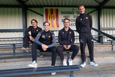 ED_Regiosport's tweet photo. Wintermans-broers geven Dosko’32 nieuw elan: ‘Een vaatje bier als Max ook meespeelt’ https://t.co/uX9AtHC70Q https://t.co/dZLdrdETxI