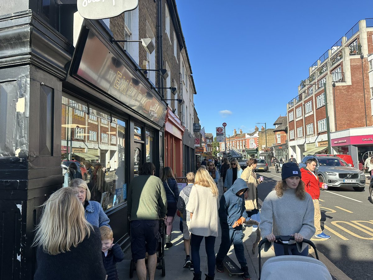 charliecampion's tweet image. The #HighStreet is not dead! It’s the essential heart for strong communities and needs policies, strategies &amp;amp; Vision involving businesses, communities and government - get it right and people flood back. #Barnes High Street today - not possible on narrow pavements! @BCA4Barnes
