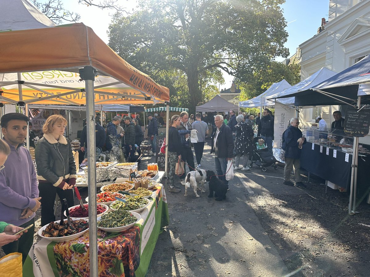 charliecampion's tweet image. The #HighStreet is not dead! It’s the essential heart for strong communities and needs policies, strategies &amp;amp; Vision involving businesses, communities and government - get it right and people flood back. #Barnes High Street today - not possible on narrow pavements! @BCA4Barnes