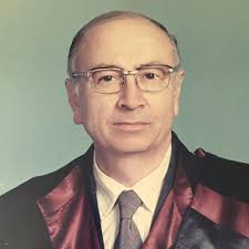 kubilaykarsidag's tweet photo. ÇAPA DAHİLİYE'nin SONKİŞOTLARI-1

Hiç gösterişin sığlığına, süfliliğine uğramaksızın, şov için başka insanları kullanmadan doğrulardan taviz vermeden bir ömür boyu "İyi doktor, iyi insan nasıl olunur"u öğretmeye çalışan saygın Hocalarımızı hatırlatacağım

Prof.Dr.Ercüment Özdoğan https://t.co/mxyJ8bIByV