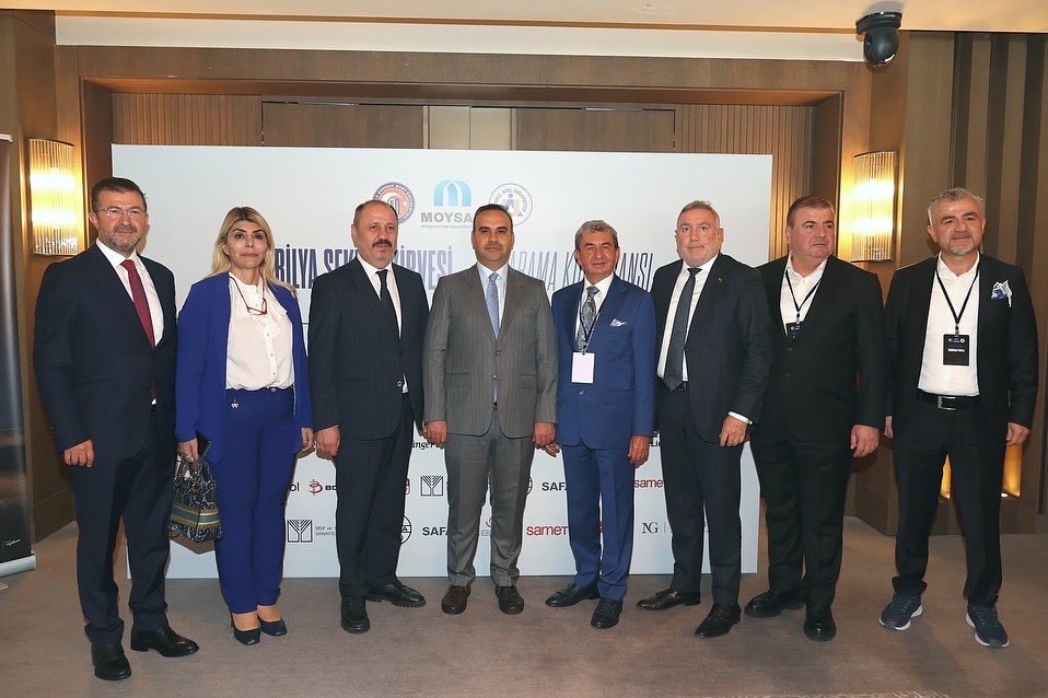 Mobilya ve Yatak Sanayicileri Derneği olarak düzenlediğimiz Mobilya Sektör Zirvesi ve Arama Konferansı etkinliğimizde Sanayi ve Teknoloji Bakanımız Sn.Mehmet Fatih Kacır'ı <a href="/mfatihkacir/">Mehmet Fatih KACIR</a> ve sektör paydaşlarımızı ağırladık. Kendilerine çok teşekkür ediyoruz. <a href="/davutdogan/">Davut Doğan</a>