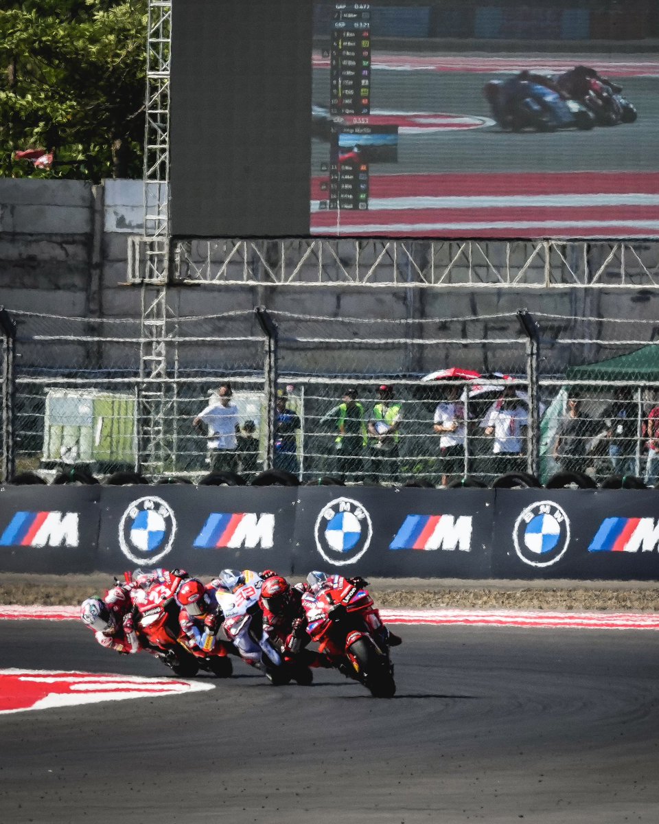 marcmarquez93's tweet photo. De P.12 a P.3! Seguimos trabajando!! 💪🏼

#IndonesianGP https://t.co/pHMoyxdFfX