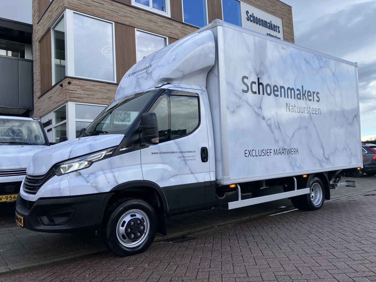 Truckland's tweet image. Wij hebben de sleutel mogen overhandigen van deze Iveco Dailey aan Schoenmakers natuursteen b.v.🔑

Wij wensen Schoenmakers natuursteen B.V. namens Truckland veel plezierige kilometers toe.

#Iveco #Dailey #natuursteen #Truckland