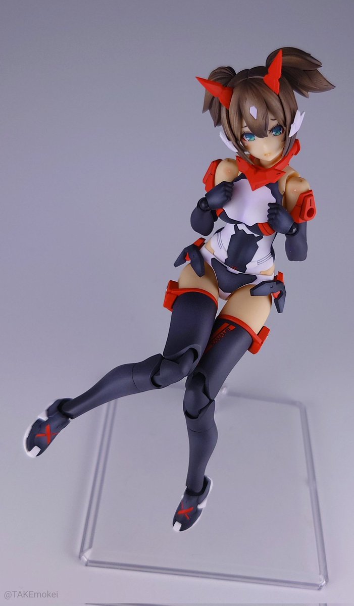 メガミデバイス　朱羅忍者・改　完成しました。
以前ロールアウトした機体をベースにしつつ、素体に忍者枢の最新型フレームを用いる事で大幅な出力アップを果たした機体。武装の着脱でそのまま忍者枢形態に戻す事も可能となっている。
#メガミデバイス