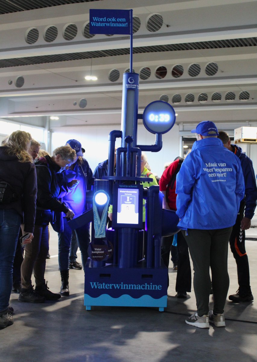 Wat een fantastische dag! 😃 Wandelaars van <a href="/TochtomdeNoord/">Tocht om de Noord</a> door ons magazijn in #Hoogezand Veel plezier met de verdere kilometers dit weekend, en vergeet niet om je flesje water bij onze tappunten op de route te vullen! #drinkwater