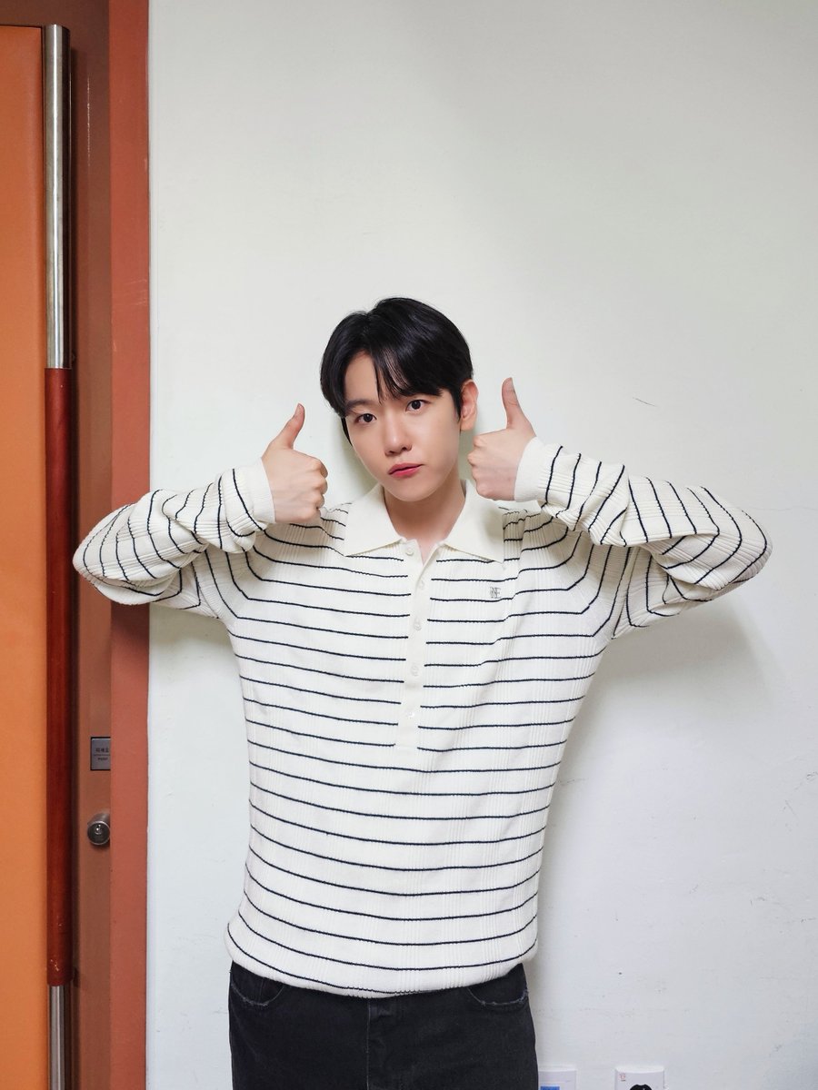 📨 .... . .-.. .-.. --- .-- --- .-. .-.. -..

#BAEK_UP 

2024.09.28
점프업이엔티 대전 팬사인회

#백현 #BAEKHYUN #HelloWorld #PineappleSlice