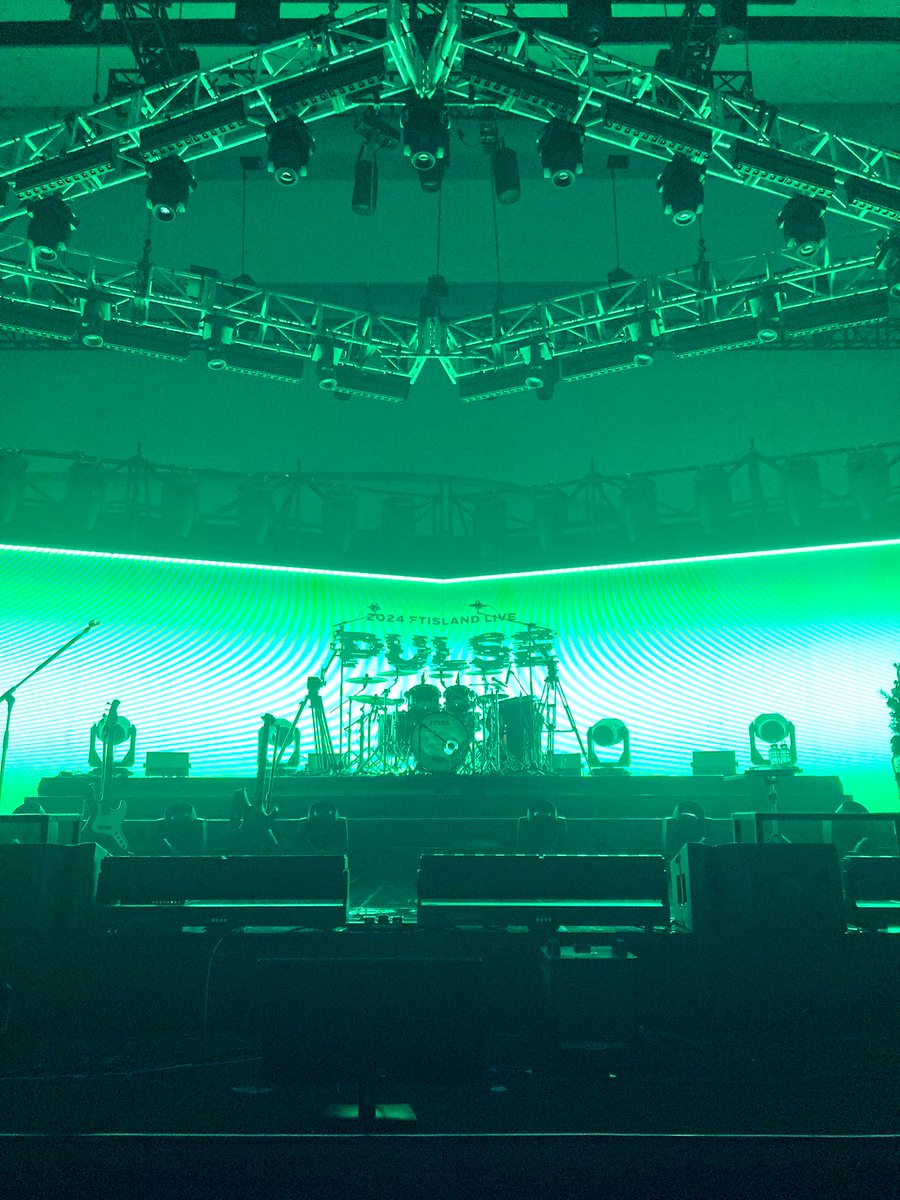 LOVE__HONGSTAR's tweet photo. Enjoy tonight ! 😎🤘🏻 https://t.co/WApKVwwcfz
