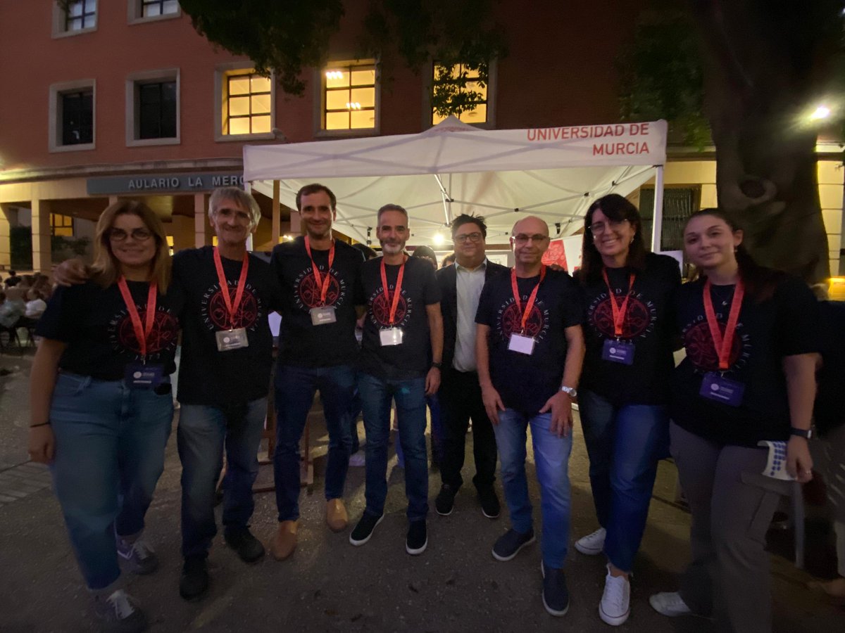 Investigadores de <a href="/EconomicasUMU/">Facultad de Economía y Empresa UMU</a> en #LaNocheUMU #ScienceGTS recibieron a los interesados en la ciencia de la economía y la empresa.

Gracias @umudivulga y <a href="/UMU/">Universidad Murcia</a>
Por hacerlo posible.

(1/2)