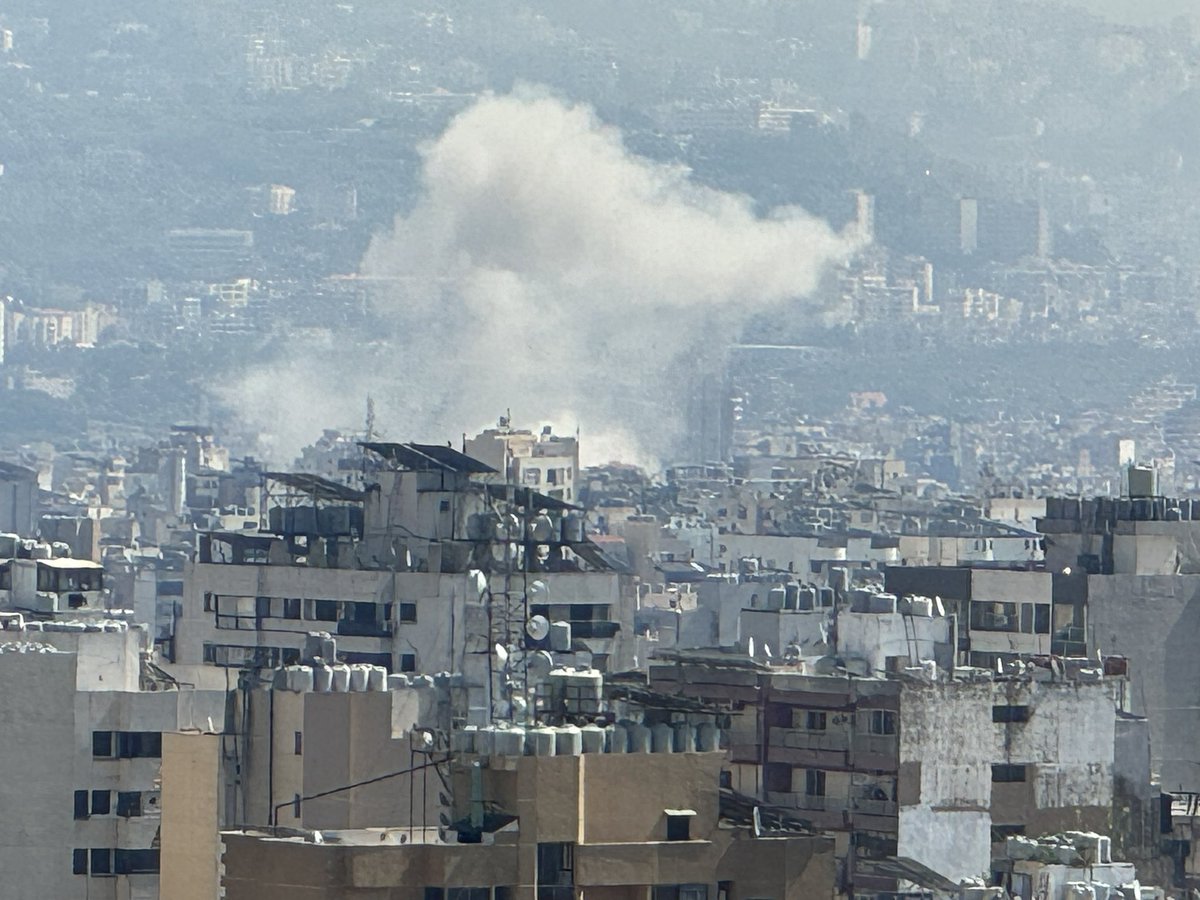 bennnews's tweet photo. Israeli air strikes on southern Beirut, the city’s most densely populated areas. https://t.co/rhCvSpBZJJ