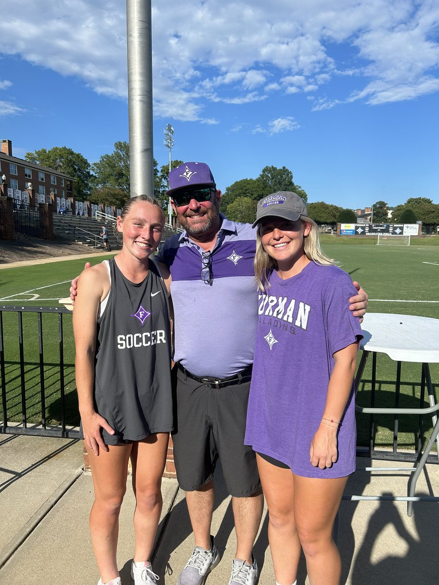 MarkSexton5's tweet photo. Enjoyed chasing these two around soccer fields last weekend.  3 games/3 states https://t.co/4HNQUt0Atw