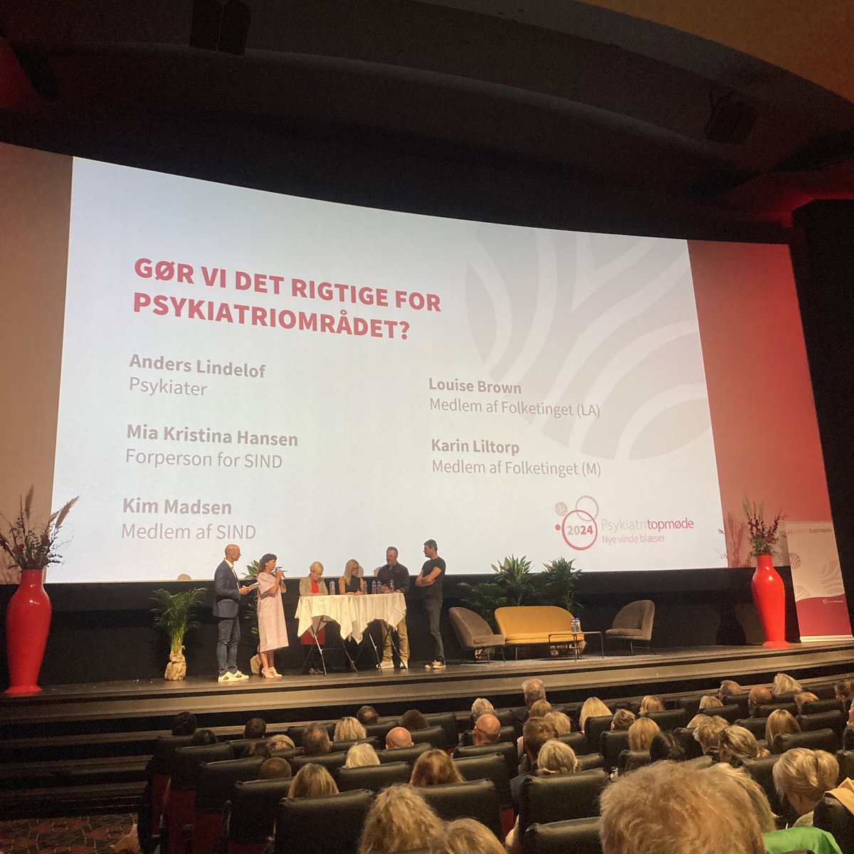 Godt i gang med årets #Psykiatritopmøde i Imperial Bio! 
Interessant debat om vi gør det rigtige i psykiatrien mellem bl.a. fødselar <a href="/miakristinaha/">Mia Kristina Hansen</a> fra SIND, MF <a href="/Louisebrowndk/">Louise Brown</a> LA og civilsamfundsordfører Karin Liltorp M.
Fokus på fælleskabets styrke, håb og civile tilbud!