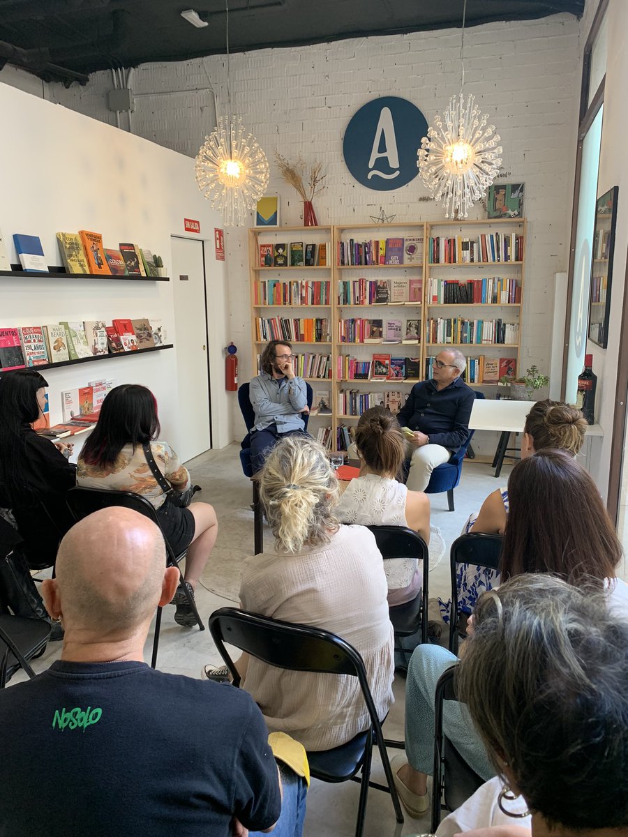 editorial bauplan (@bauplanbooks_ed) on Twitter photo Un sábado perfecto en @ArribadaLlibres con <a href="/GFoffani/">Guglielmo Foffani</a> y su maravilloso 'Tarot y ciencia'
¡Gracias Héctor por acogernos!
#libros #tarot #neurociencia #ensayo #EditorialesIndependientes Un sábado perfecto en @ArribadaLlibres con <a href="/GFoffani/">Guglielmo Foffani</a> y su maravilloso 'Tarot y ciencia'
¡Gracias Héctor por acogernos!
#libros #tarot #neurociencia #ensayo #EditorialesIndependientes