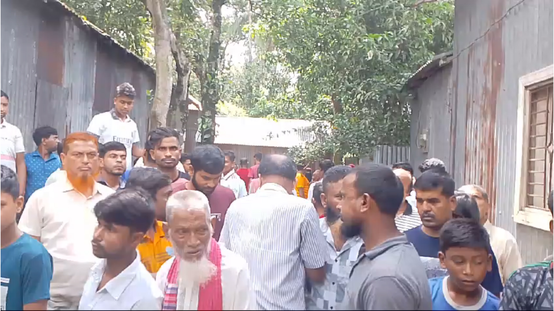 কালিহাতীতে যুবককে কুপিয়ে হত্যা