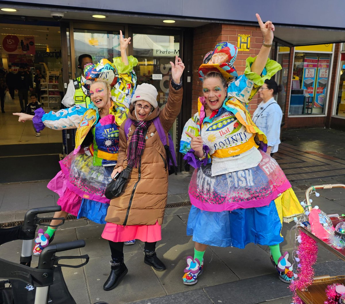 Nostalgic Oldham 2024 has begun! 🎉

Step back in time with live music, vintage hair styling, Mini Coopers, retro games, face painting &amp; more! 😍

From circus fun to timeless tunes, there’s something for everyone! 🌟 Happening now until 5PM! 🎷 #LoveOldham #NostalgicOldham