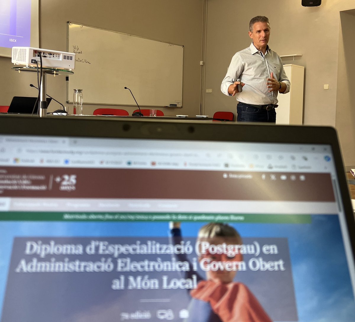 Postgrau Adm-e i Govern Obert - UdG (@eadmgovernobert) on Twitter photo L’<a href="/IgnasiAlbors/">Ignasi Albors</a> , director del postgrau i Subdirector del <a href="/ConsorciAOC/">AOC</a>, ens ha presentat el docent d’aquest matí:
📌 En <a href="/MiquelEstape/">Miquel Estapé</a> , nou Director del Consorci AOC, que ens parla sobre “Innovació i noves tecnologies a les AAPP”
#PostgraueadminGO #postgrauGovObert #innovació L’<a href="/IgnasiAlbors/">Ignasi Albors</a> , director del postgrau i Subdirector del <a href="/ConsorciAOC/">AOC</a>, ens ha presentat el docent d’aquest matí:
📌 En <a href="/MiquelEstape/">Miquel Estapé</a> , nou Director del Consorci AOC, que ens parla sobre “Innovació i noves tecnologies a les AAPP”
#PostgraueadminGO #postgrauGovObert #innovació