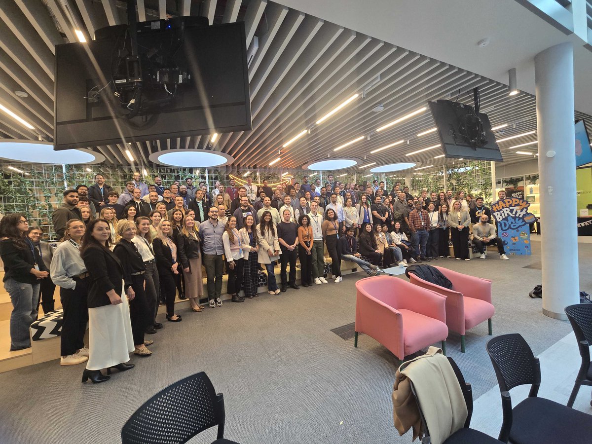 AmazonNewsEU's tweet photo. 🎂 🇱🇺 This week at our Lux HQ we celebrated Amazonians with recent birthdays and had a round-table Q&amp;A session with Stefano Perego, our VP of International Operations 👇 https://t.co/wi0XYCuPK4