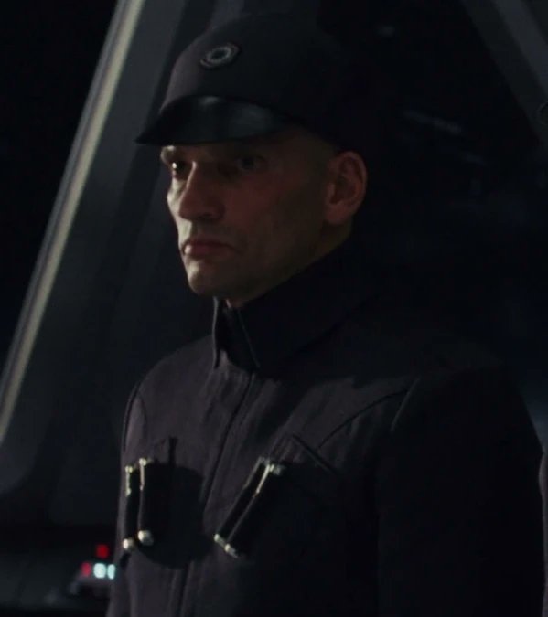 FanofCoolstuff1's tweet photo. The artwork on the back of the box is almost 1:1 with this screencap from TLJ, just flipped lol. https://t.co/3kwsg7tBQ9