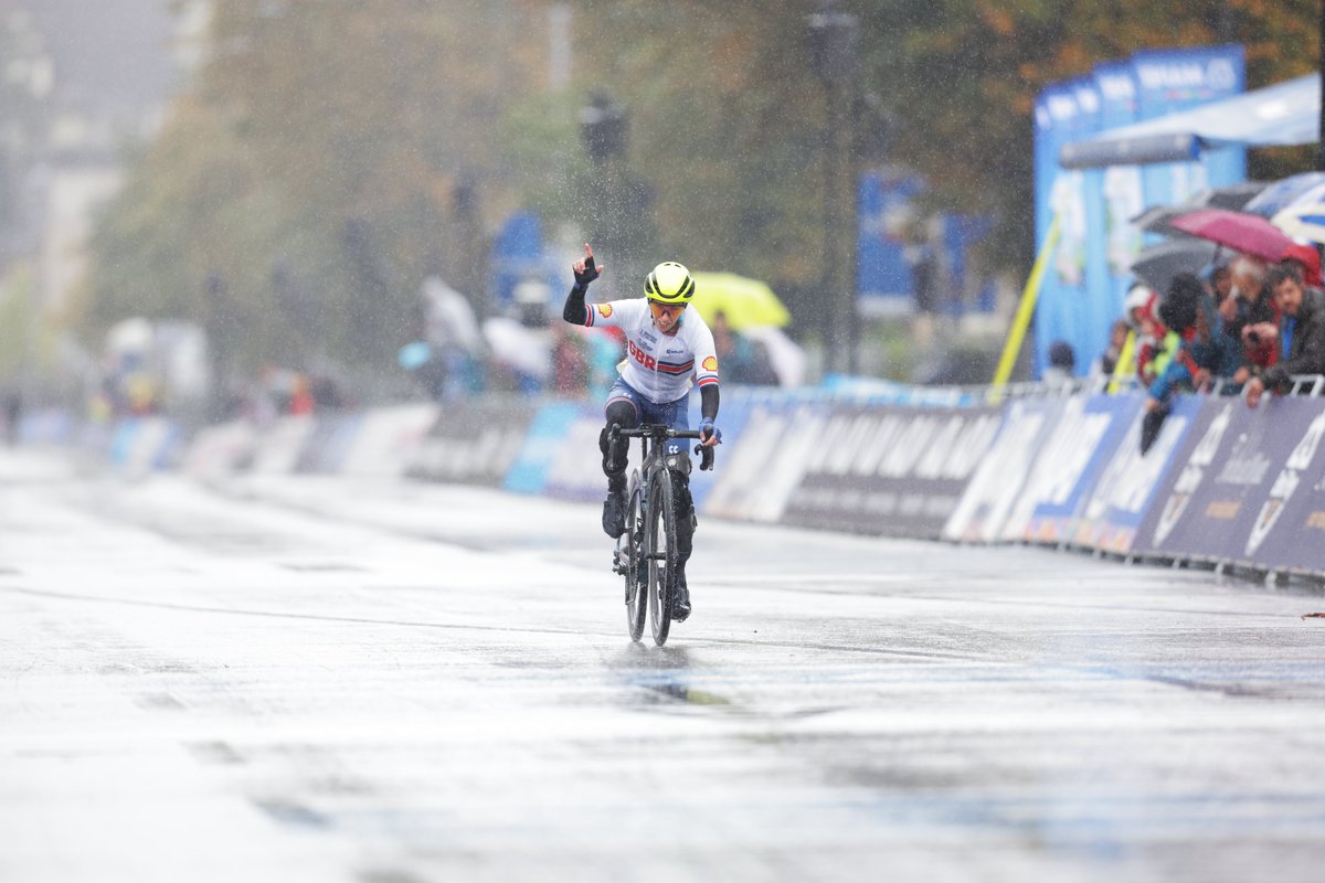 The title goes to Frances Brown🇬🇧! 👏

Impressive effort to seize the 2024 UCI World Champion title the Para-cycling Women C1 Road Race. 🌈

#Zurich2024