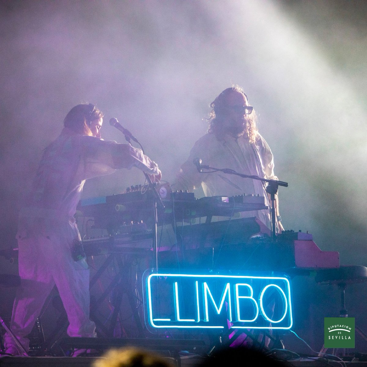 ✨ ¡Son pura química!

🎹 <a href="/soy_juno/">_juno</a> es un viaje emocional entre electrónica y letras que no deja a nadie indiferente