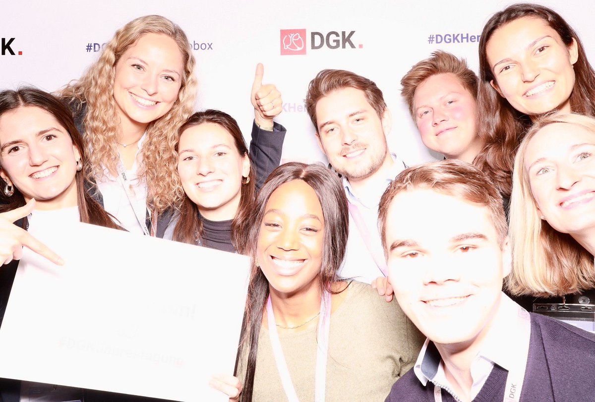 Hannah Billig (@hannah_billig_) on Twitter photo <a href="/YoungDgk/">Young DGK</a> goes #DGKHerztage
Wahnsinnig viel spannender Austausch, Networking und kontroverse Diskussion zwischen Youngs und mit Experten🤝😍
<a href="/HenrikeHillmann/">Henrike Hillmann</a> @HubrichtD <a href="/alex_k1708/">Alex</a> <a href="/filloreta_gashi/">Filloreta Gashi</a> <a href="/MiriamTesfam/">Miriam Tesfamariam</a> <a href="/YoungDgk/">Young DGK</a> goes #DGKHerztage
Wahnsinnig viel spannender Austausch, Networking und kontroverse Diskussion zwischen Youngs und mit Experten🤝😍
<a href="/HenrikeHillmann/">Henrike Hillmann</a> @HubrichtD <a href="/alex_k1708/">Alex</a> <a href="/filloreta_gashi/">Filloreta Gashi</a> <a href="/MiriamTesfam/">Miriam Tesfamariam</a>