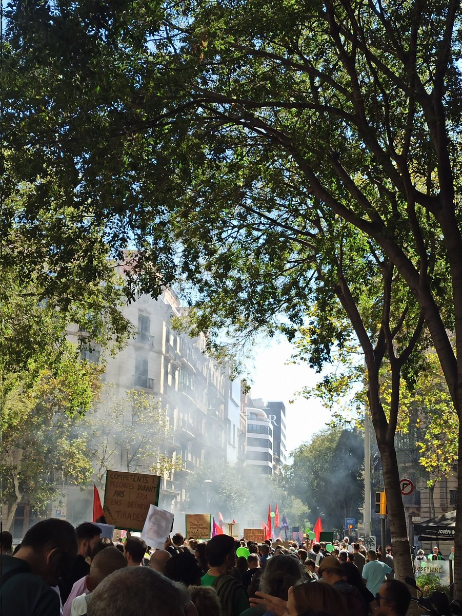 aleixcosta91's tweet image. PROU ABÚS DE TEMPORALITAT 
CAP INTERINA AL CARRER 
PER UNS SERVEIS PÚBLICS DE QUALITAT 

#Estabilització #Fixesa