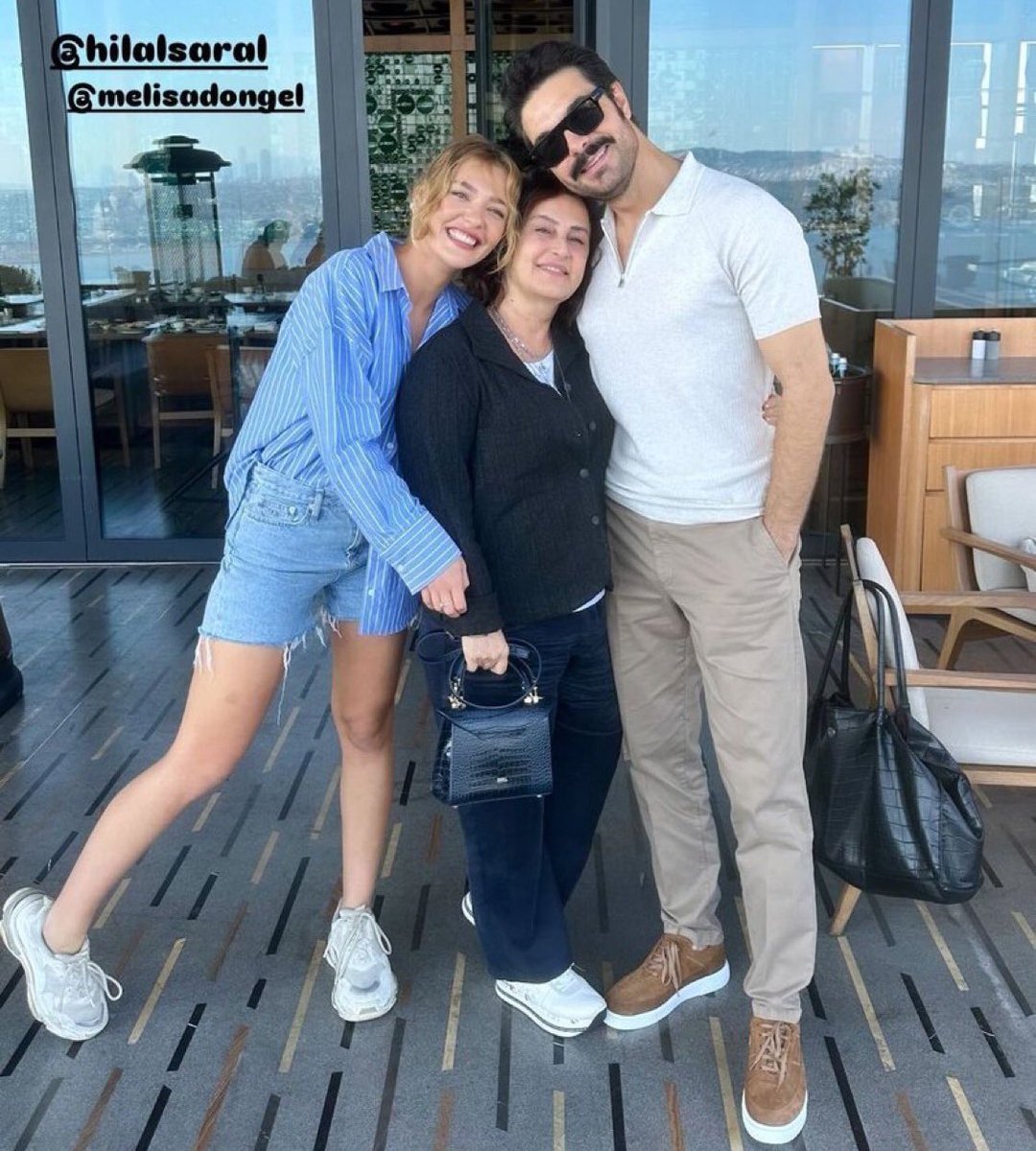 MuzikveTV's tweet photo. Halil İbrahim Ceyhan &amp; Melisa Döngel ve yönetmen Hilal Saral bir arada. 💥 https://t.co/3BhPOzRTrG