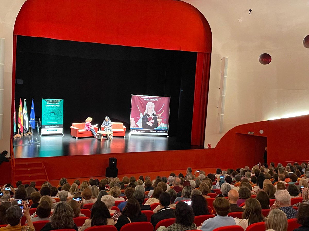 Orexco's tweet image. Plan Fomento de la Lectura.
Encuentro de clubes de lectura en Plasencia con @_inmachacon
OREXCO personal de apoyo.