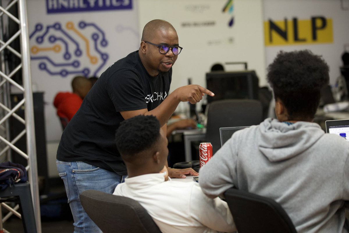 Geekulcha's tweet image. Ideation session in motion with mentors. Teams are encouraged to properly think of their ideas and who they are developing for before jumping into the code 👨‍💻 

#TelkomLearnHack