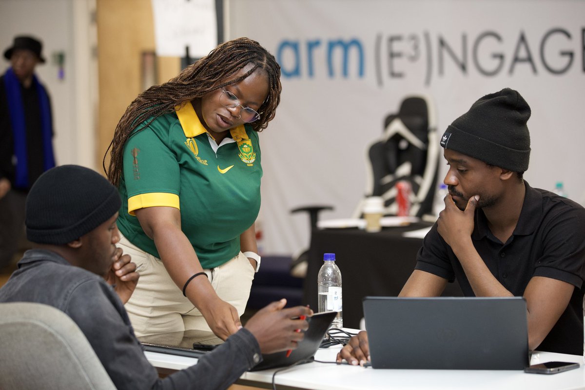 Geekulcha's tweet image. Ideation session in motion with mentors. Teams are encouraged to properly think of their ideas and who they are developing for before jumping into the code 👨‍💻 

#TelkomLearnHack