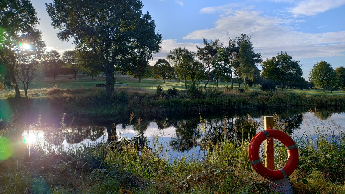 prin1969's tweet photo. Bit chilly this morning, but some lovely early sunshine quickly warmed things up @WarringtonGC https://t.co/Gr1gfeM2V5