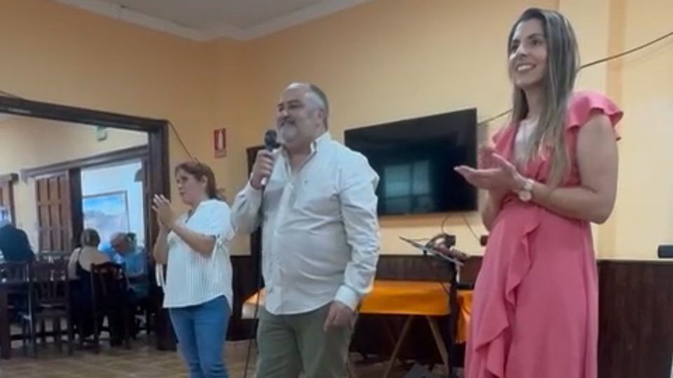 aytoelrosario's tweet photo. 👨🦳🧓 Un total de 110 mayores disfrutaron ayer, viernes, del tradicional cierre con motivo de la excursión de #findeverano de la campaña "Los mayores de El Rosario van a la playa 2024". Disfrutaron de @jungleparkTFE y del restaurante Cumbres de Abona. https://t.co/nkJffRRbLq